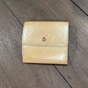 Authentic Louis Vuitton Vernis compact wallet